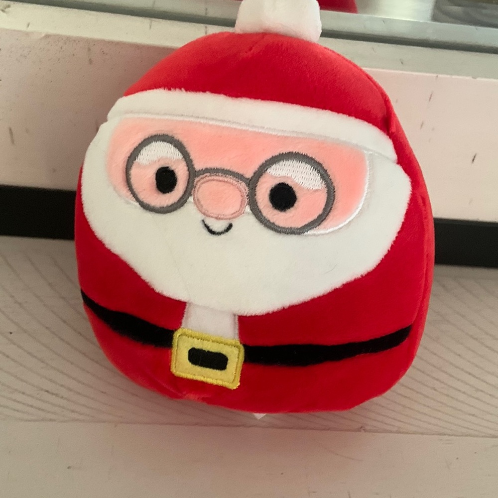 SANTA SQUISHMALLOW